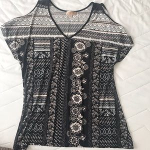 Women’s Cold Shoulder V-Neck Top size small